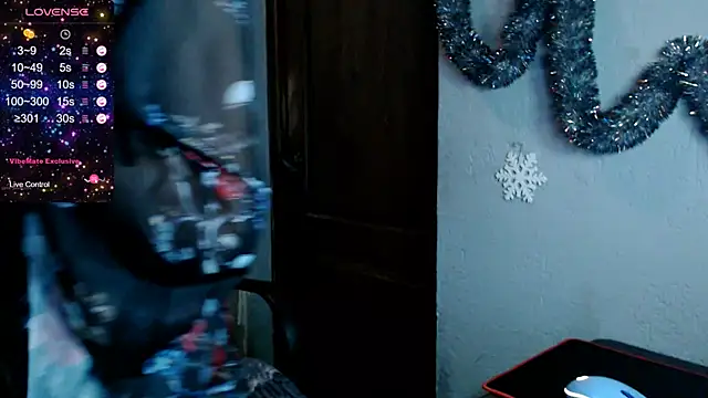 Snapshot of LauraBlan chatting on 01/09/25, 08:22 LauraBlan online show from 01/09/25, 08:22