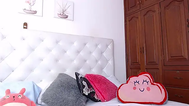 Snapshot of littleslut1 chatting on 03/12/25, 07:38 littleslut1 online show from 03/12/25, 07:38