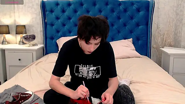 Snapshot of via_mayer_ chatting on 10/25/25, 08:55 via mayer online show from 10/25/25, 08:55