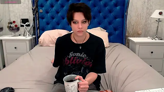 via mayer  online show from 12/23/25, 04:21