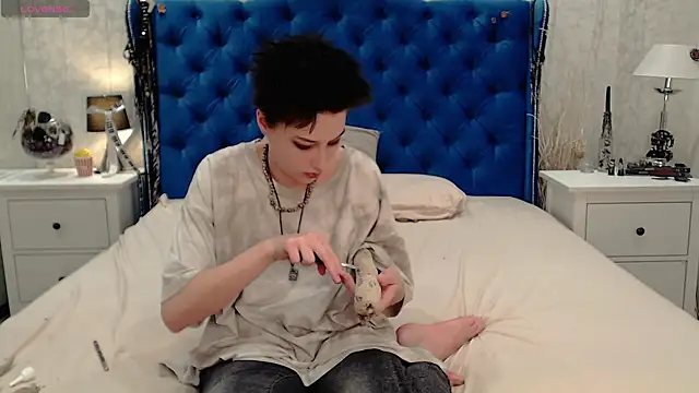 via mayer  online show from 04/16/26, 09:39