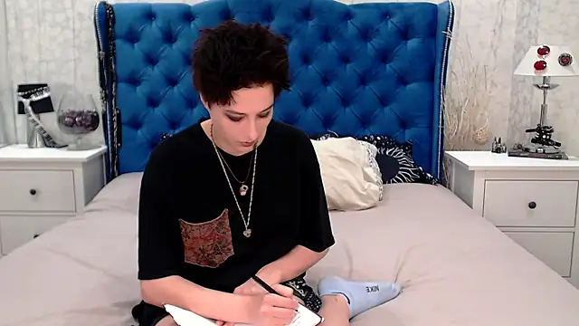 Snapshot of via_mayer_ chatting on 07/19/26, 04:44 via mayer online show from 07/19/26, 04:44