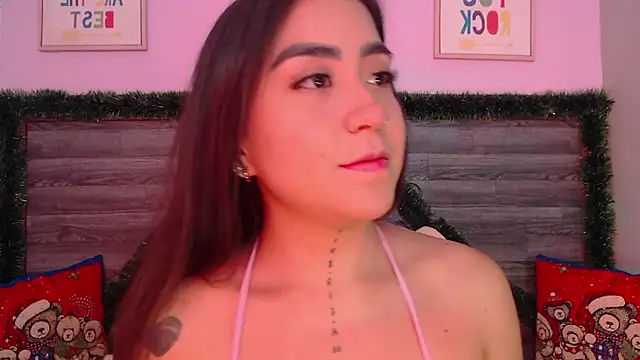 Snapshot of AdaaMillan chatting on 12/22/25, 08:06 AdaaMillan online show from 12/22/25, 08:06