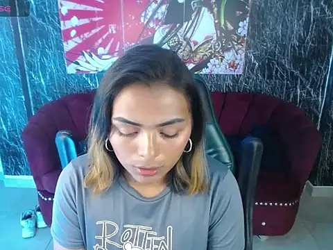 Snapshot of madelein_m chatting on 02/04/25, 01:02 madelein m online show from 02/04/25, 01:02