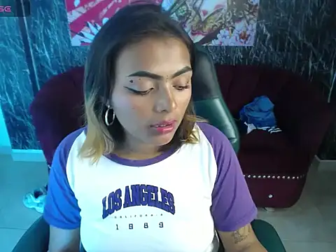 Snapshot of madelein_m chatting on 02/04/25, 10:24 madelein m online show from 02/04/25, 10:24