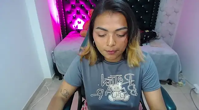 Snapshot of madelein_m chatting on 02/07/25, 04:03 madelein m online show from 02/07/25, 04:03