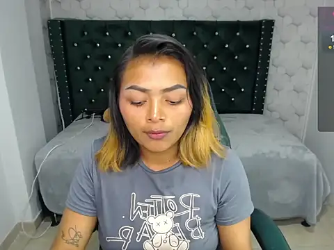 Snapshot of madelein_m chatting on 02/11/25, 07:27 madelein m online show from 02/11/25, 07:27