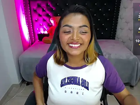 Snapshot of madelein_m chatting on 02/13/25, 12:24 madelein m online show from 02/13/25, 12:24