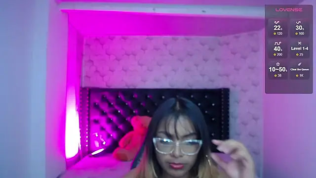 Snapshot of madelein_m chatting on 02/19/25, 07:27 madelein m online show from 02/19/25, 07:27