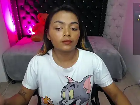 Snapshot of madelein_m chatting on 02/21/25, 07:43 madelein m online show from 02/21/25, 07:43