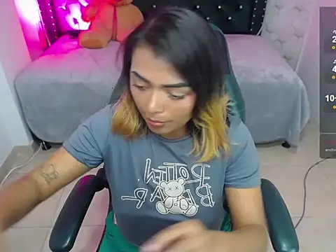 Snapshot of madelein_m chatting on 02/24/25, 10:25 madelein m online show from 02/24/25, 10:25