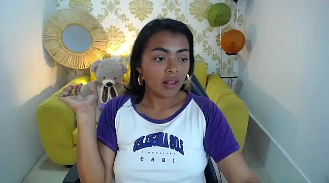 Snapshot of madelein_m chatting on 03/01/25, 01:32 madelein m online show from 03/01/25, 01:32