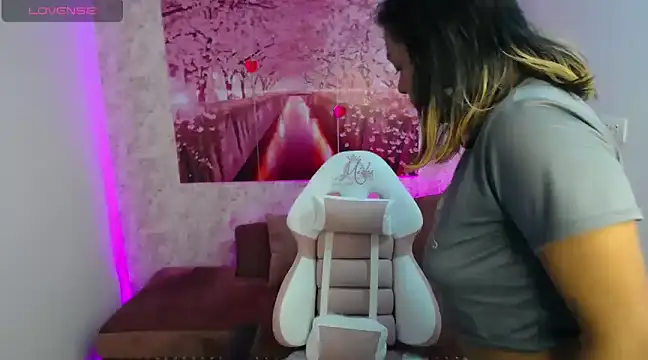 Snapshot of madelein_m chatting on 03/12/25, 12:47 madelein m online show from 03/12/25, 12:47