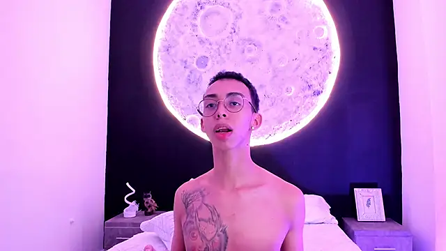 Snapshot of EthaanCox chatting on 02/15/25, 02:37 EthaanCox online show from 02/15/25, 02:37