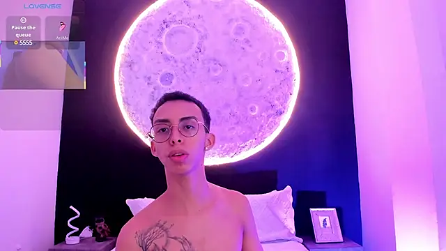 Snapshot of EthaanCox chatting on 02/16/25, 08:44 EthaanCox online show from 02/16/25, 08:44