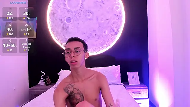 Snapshot of EthaanCox chatting on 02/17/25, 02:53 EthaanCox online show from 02/17/25, 02:53