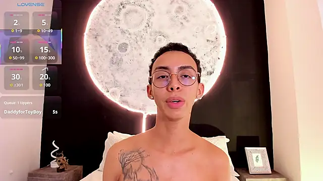 Snapshot of EthaanCox chatting on 02/24/25, 01:24 EthaanCox online show from 02/24/25, 01:24