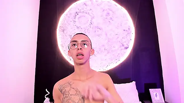 Snapshot of EthaanCox chatting on 03/01/25, 02:15 EthaanCox online show from 03/01/25, 02:15