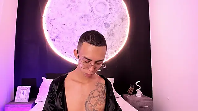 Snapshot of EthaanCox chatting on 03/02/25, 02:19 EthaanCox online show from 03/02/25, 02:19