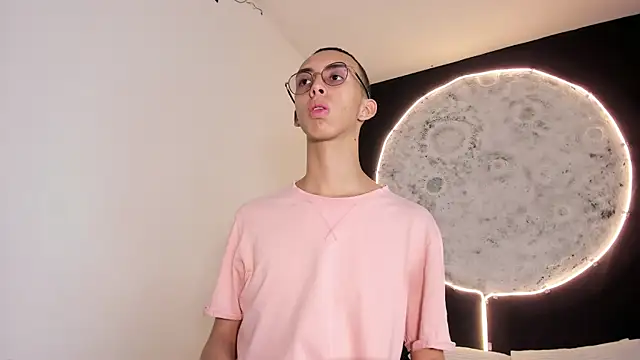 Snapshot of EthaanCox chatting on 03/08/25, 08:35 EthaanCox online show from 03/08/25, 08:35