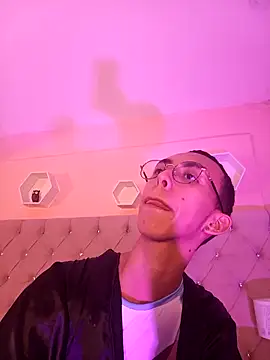 Snapshot of EthaanCox chatting on 03/21/25, 07:46 EthaanCox online show from 03/21/25, 07:46