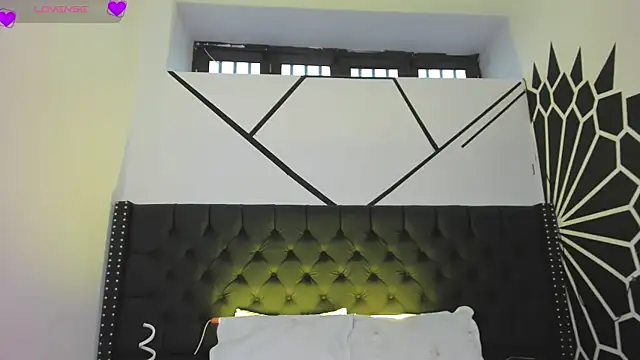 Snapshot of EthaanCox chatting on 09/21/25, 08:32 EthaanCox online show from 09/21/25, 08:32