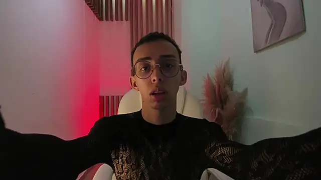 Snapshot of EthaanCox chatting on 09/26/25, 10:47 EthaanCox online show from 09/26/25, 10:47