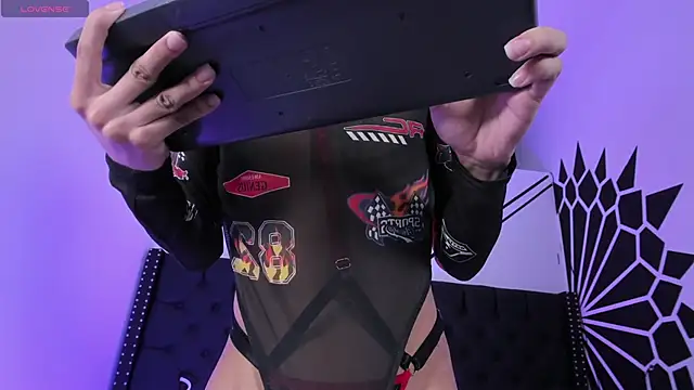 Snapshot of EthaanCox chatting on 10/16/25, 10:00 EthaanCox online show from 10/16/25, 10:00