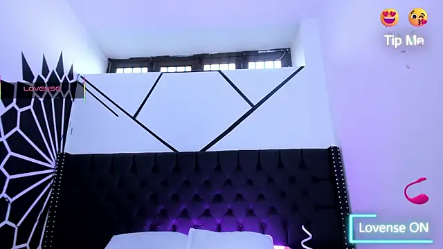 Snapshot of EthaanCox chatting on 10/17/25, 09:17 EthaanCox online show from 10/17/25, 09:17