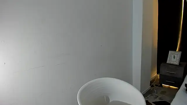 Snapshot of EthaanCox chatting on 11/22/25, 09:14 EthaanCox online show from 11/22/25, 09:14