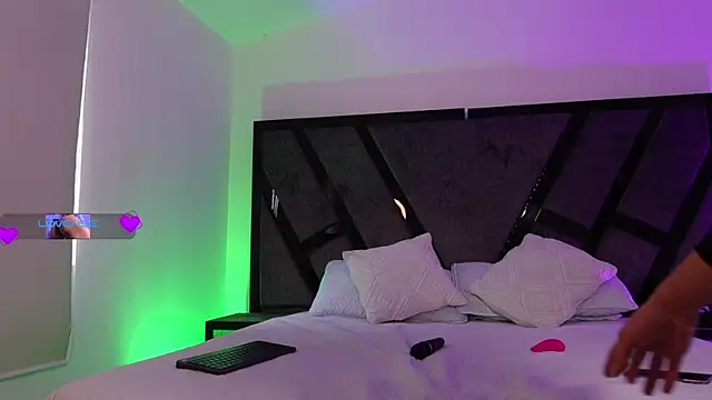 Snapshot of EthaanCox chatting on 11/30/25, 08:46 EthaanCox online show from 11/30/25, 08:46