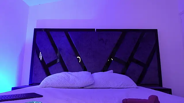 Snapshot of EthaanCox chatting on 12/03/25, 08:40 EthaanCox online show from 12/03/25, 08:40