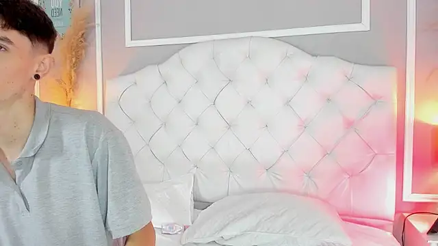 Snapshot of connor_and_angel chatting on 01/28/25, 04:30 connor and angel online show from 01/28/25, 04:30