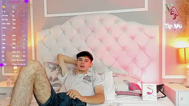 Snapshot of connor_and_angel chatting on 02/07/25, 04:35 connor and angel online show from 02/07/25, 04:35