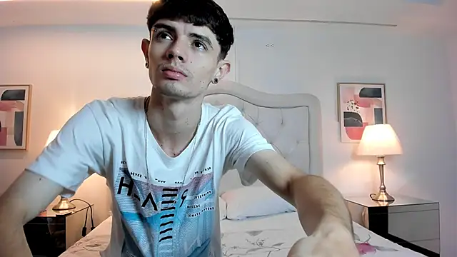 Snapshot of connor_and_angel chatting on 03/06/25, 07:32 connor and angel online show from 03/06/25, 07:32