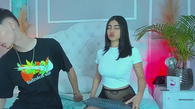 Snapshot of connor_and_angel chatting on 03/22/25, 01:19 connor and angel online show from 03/22/25, 01:19