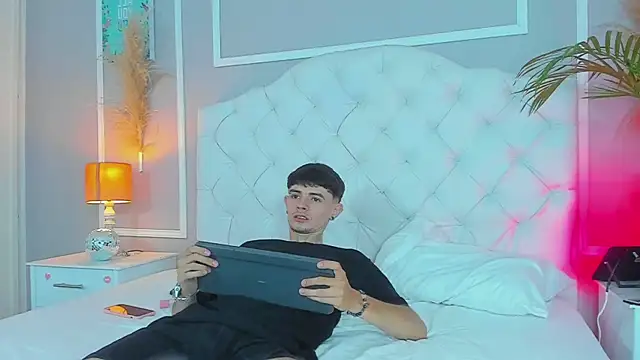 Snapshot of connor_and_angel chatting on 03/22/25, 05:09 connor and angel online show from 03/22/25, 05:09