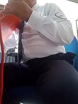 Snapshot of Jinenez chatting on 11/15/25, 09:32 Jinenez online show from 11/15/25, 09:32