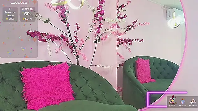 Snapshot of scarlette69 chatting on 02/11/25, 12:49 scarlette69 online show from 02/11/25, 12:49