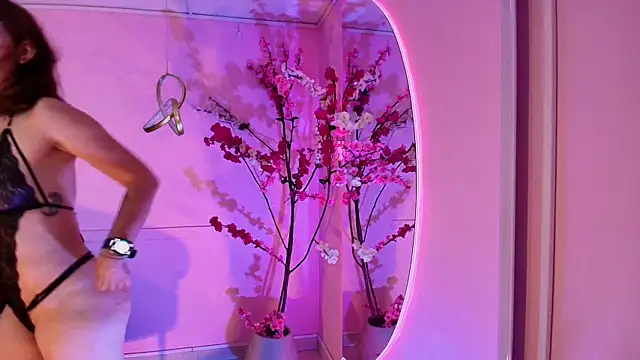 Snapshot of scarlette69 chatting on 02/22/25, 07:47 scarlette69 online show from 02/22/25, 07:47