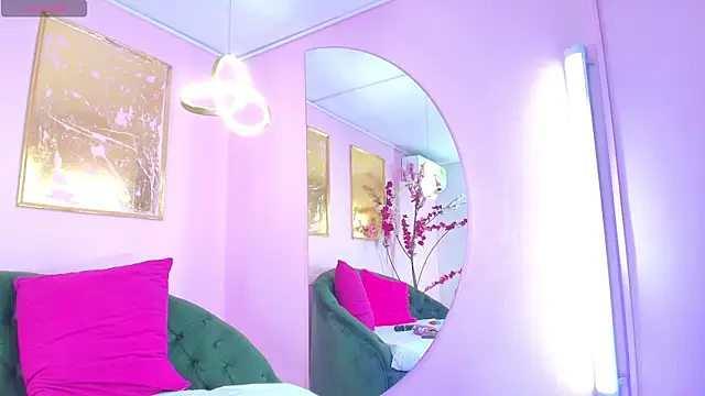 Snapshot of scarlette69 chatting on 10/18/25, 07:25 scarlette69 online show from 10/18/25, 07:25