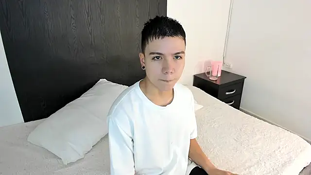 Snapshot of alanblack1 chatting on 02/06/25, 01:10 alanblack1 online show from 02/06/25, 01:10