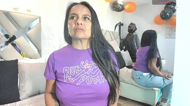 Snapshot of raquell_moore chatting on 10/15/25, 12:11 raquell moore online show from 10/15/25, 12:11