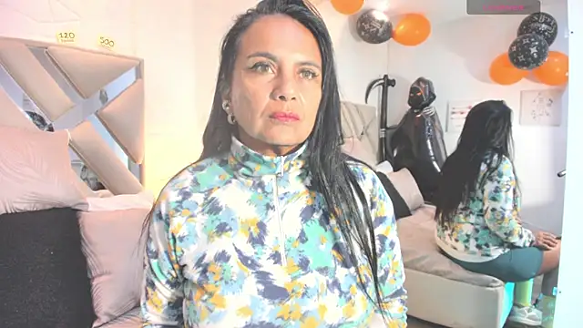 Snapshot of raquell_moore chatting on 10/17/25, 12:41 raquell moore online show from 10/17/25, 12:41