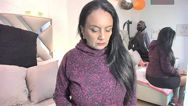 Snapshot of raquell_moore chatting on 10/22/25, 11:54 raquell moore online show from 10/22/25, 11:54