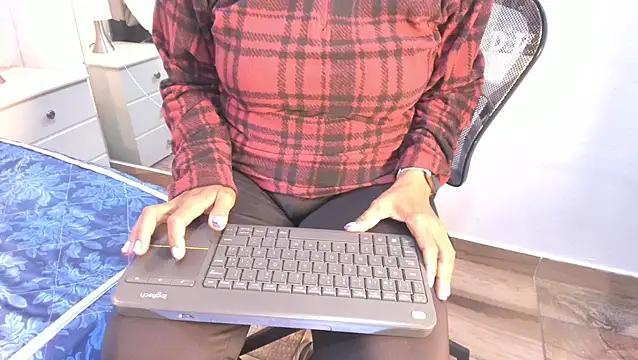 raquell moore online show from 02/25/26, 12:04