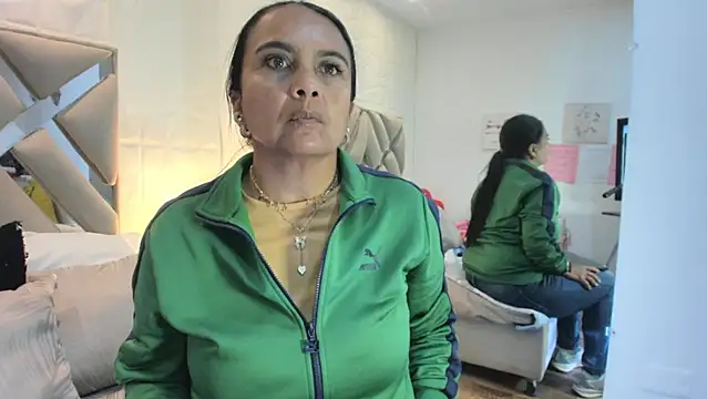 Snapshot of raquell_moore chatting on 03/05/26, 12:23 raquell moore online show from 03/05/26, 12:23