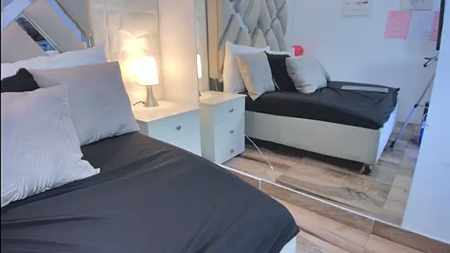 Snapshot of raquell_moore chatting on 03/18/26, 12:19 raquell moore online show from 03/18/26, 12:19