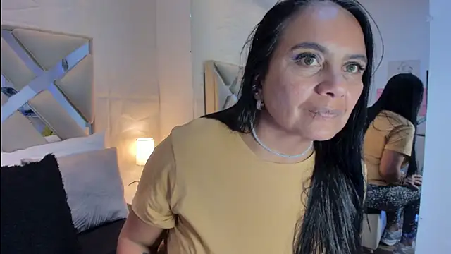 Snapshot of raquell_moore chatting on 03/19/26, 12:25 raquell moore online show from 03/19/26, 12:25