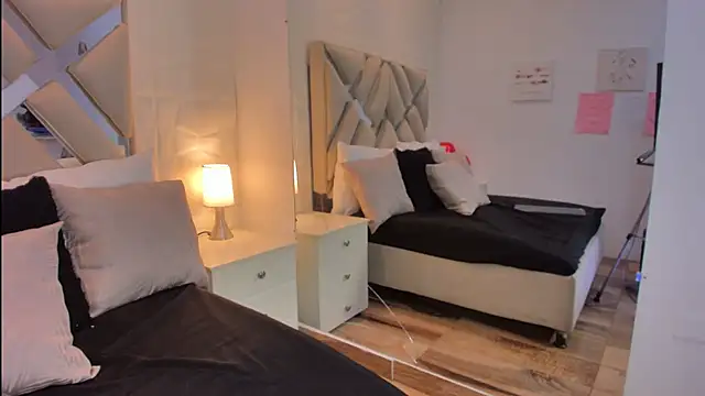 Snapshot of raquell_moore chatting on 03/20/26, 12:43 raquell moore online show from 03/20/26, 12:43